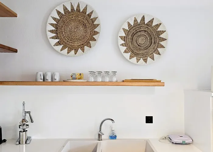 Spika With Seaview And Shared Pool