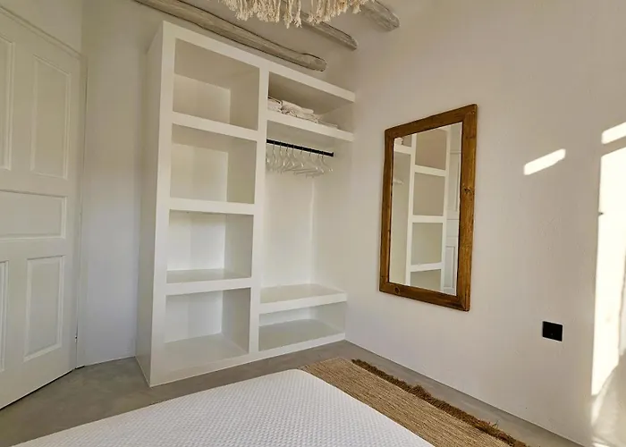 Spika With Seaview And Shared Pool